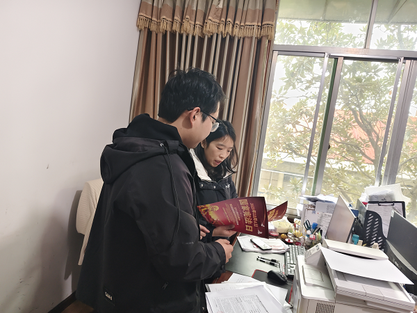 科技賦能法治，服務惠企便民——雙清區科工信局開展2025年‘政務公開主題日’暨‘12·4’國家憲法日系列宣傳活動